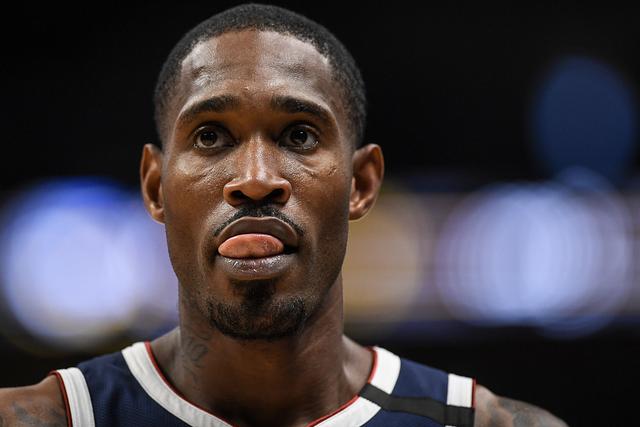 王哲林24+10上海大胜天津 山东力克福建止连败