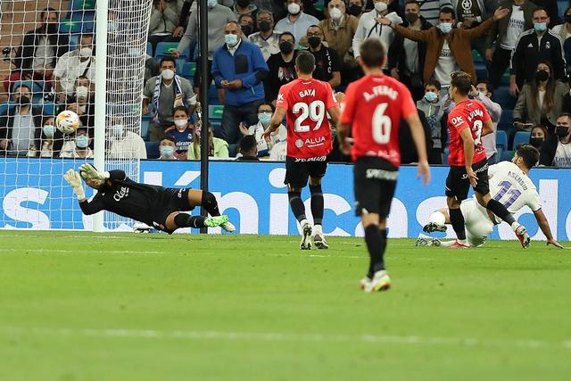 申京26+11库里19分 火箭险胜勇士晋级杯赛四强